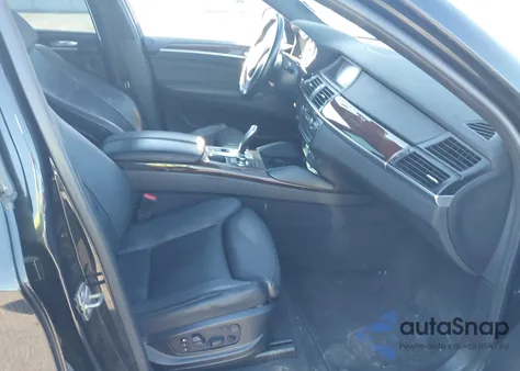 2011 BMW X6 xDrive50I z USA, uszkodzony, nr VIN 5UXFG8C53BLZ96762